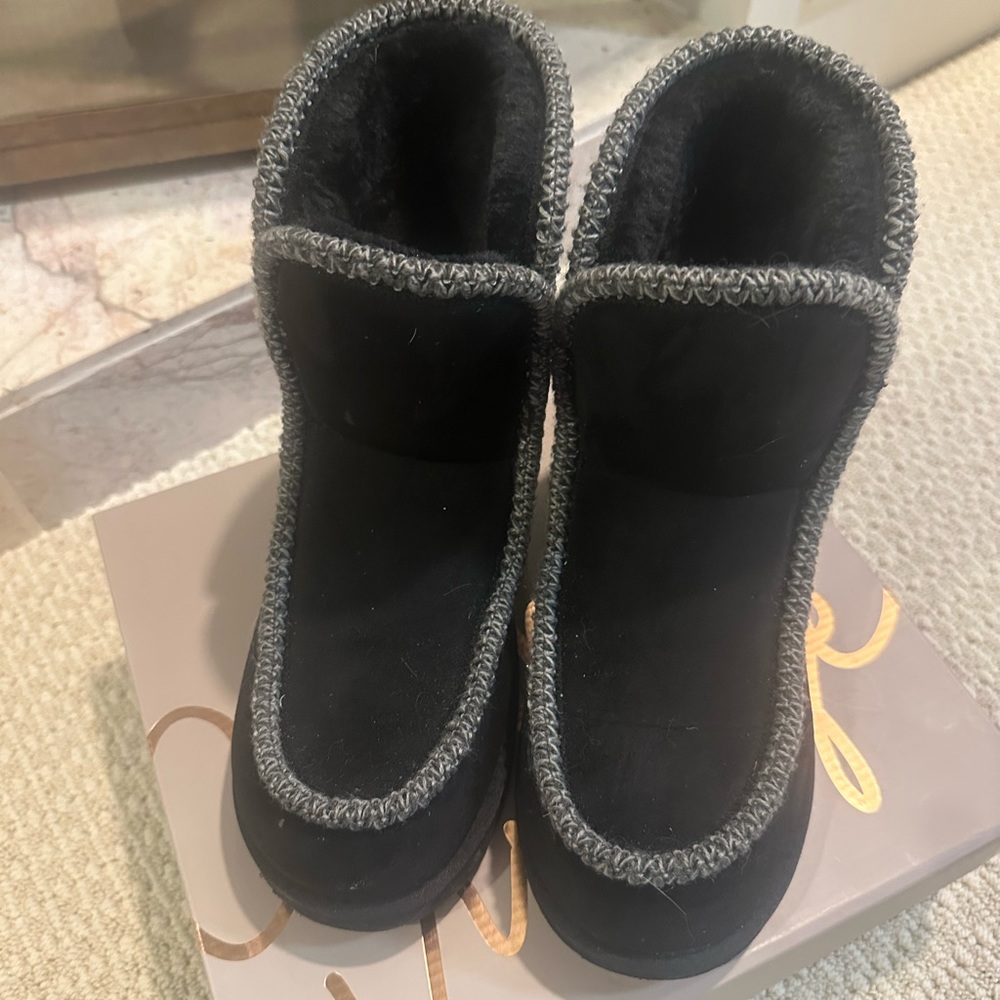 Black suede with grey trim winter weather boots
